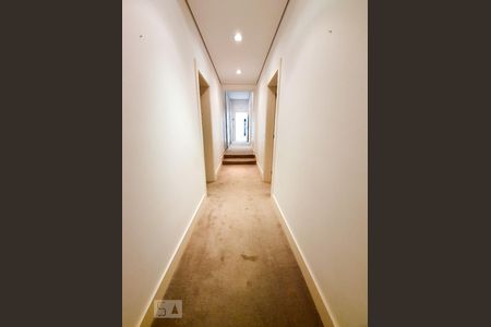 Casa à venda com 685m², 5 quartos e 8 vagasBanheiro