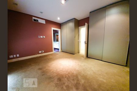 Casa à venda com 685m², 5 quartos e 8 vagasSuíte 3