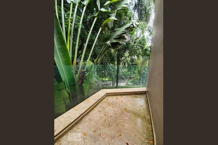 Casa à venda com 685m², 5 quartos e 8 vagasVaranda suíte 4