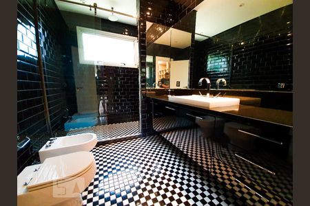 Casa à venda com 685m², 5 quartos e 8 vagasBanheiro suíte 4