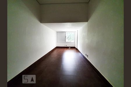 Casa à venda com 685m², 5 quartos e 8 vagasSala subsolo