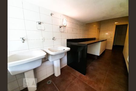 Casa à venda com 685m², 5 quartos e 8 vagasLavanderia