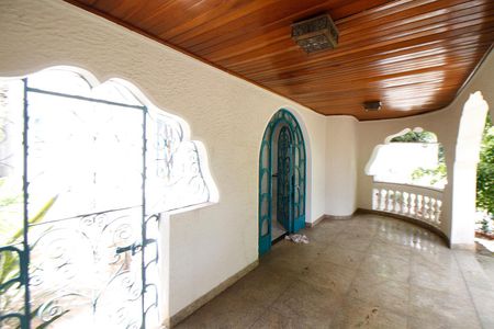 Casa para alugar com 6 quartos, 330m² em Pacaembu, São Paulo