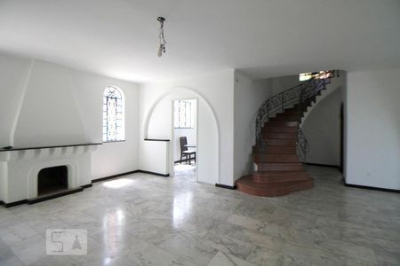 Casa para alugar com 6 quartos, 330m² em Pacaembu, São Paulo