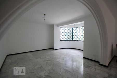 Casa para alugar com 6 quartos, 330m² em Pacaembu, São Paulo