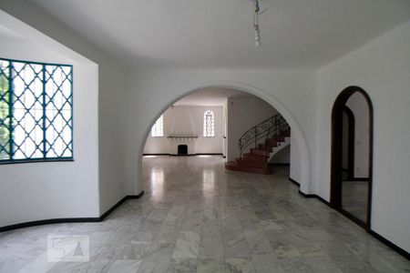 Casa para alugar com 6 quartos, 330m² em Pacaembu, São Paulo