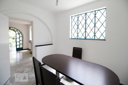 Casa para alugar com 6 quartos, 330m² em Pacaembu, São Paulo