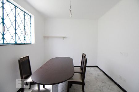 Casa para alugar com 6 quartos, 330m² em Pacaembu, São Paulo