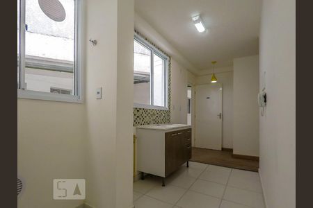 Vista Area de Servico para a cozinha de apartamento para alugar com 2 quartos, 44m² em Liberdade, São Paulo