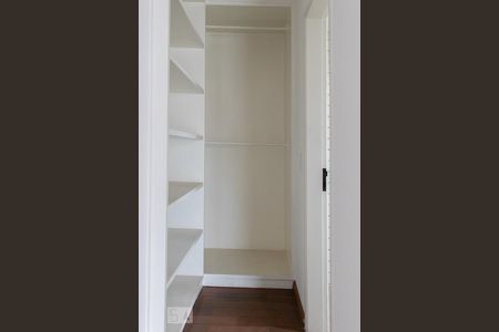 Apartamento à venda com 200m², 4 quartos e 3 vagasCloset da Suite