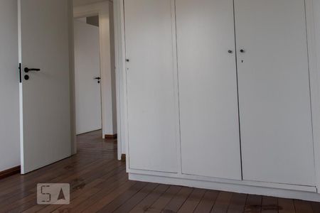 Apartamento à venda com 200m², 4 quartos e 3 vagasQuarto 2