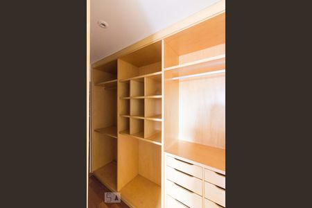 Apartamento para alugar com 130m², 3 quartos e 3 vagasCloset