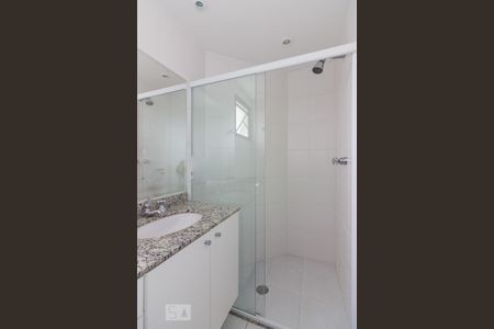 Banheiro Suite 1 de apartamento para alugar com 3 quartos, 130m² em Santa Teresinha, São Paulo