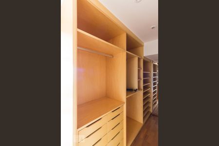 Apartamento para alugar com 130m², 3 quartos e 3 vagasCloset
