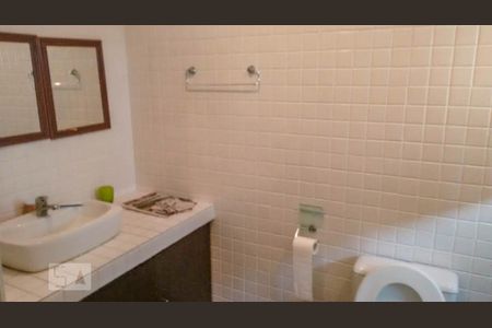 Casa à venda com 220m², 4 quartos e 2 vagas Casa à venda com 220m², 4 quartos e 2 vagasBANHEIRO DA SUÍTE