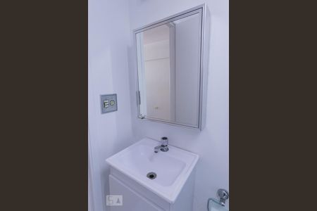 Banheiro de kitnet/studio para alugar com 1 quarto, 35m² em Campos Elíseos, São Paulo