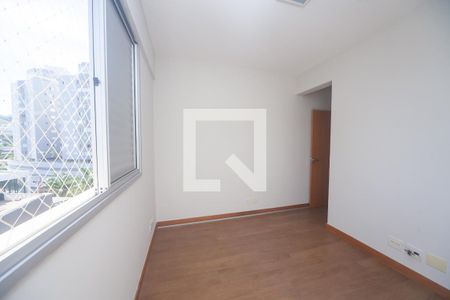 Quarto de apartamento para alugar com 3 quartos, 110m² em Buritis, Belo Horizonte