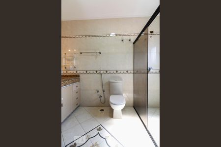 Banheiro suite  de casa para alugar com 3 quartos, 300m² em Vila Oratório, São Paulo