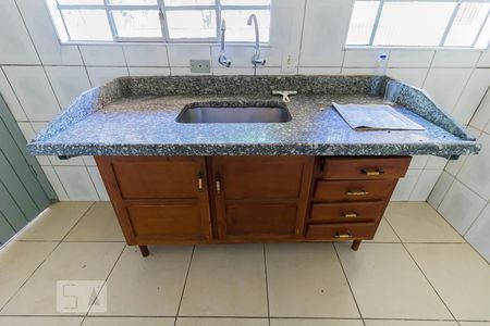 Detalhe cozinha de casa para alugar com 1 quarto, 60m² em Jardim Sapopemba, São Paulo