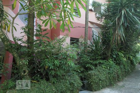 Apartamento à venda com 70m², 2 quartos e 1 vagaFachada e portaria