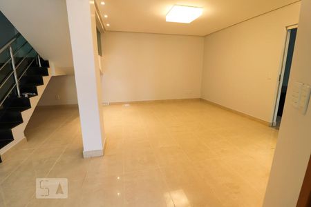 Casa para alugar com 300m², 3 quartos e 4 vagasSala