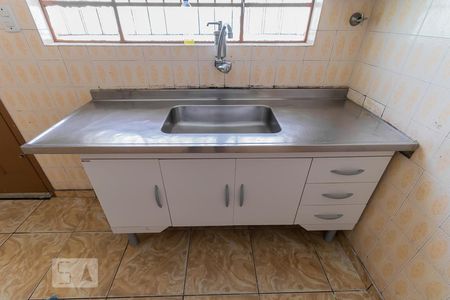 Detalhe cozinha de casa para alugar com 2 quartos, 67m² em Jardim Ponte Rasa, São Paulo