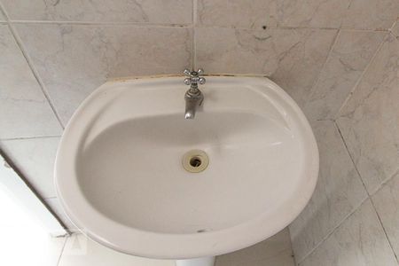 Banheiro de kitnet/studio para alugar com 1 quarto, 33m² em Novo Mundo, Curitiba