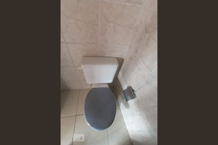 Banheiro de kitnet/studio para alugar com 1 quarto, 33m² em Novo Mundo, Curitiba