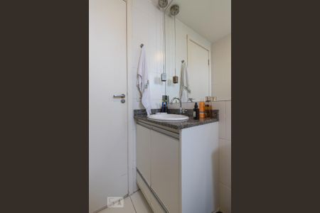 Apartamento para alugar com 55m², 2 quartos e 1 vaga Apartamento para alugar com 55m², 2 quartos e 1 vagaBanheiro