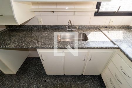 Apartamento para alugar com 150m², 3 quartos e 2 vagas Apartamento para alugar com 150m², 3 quartos e 2 vagasDetalhe - Cozinha