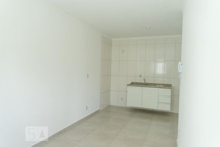 Sala / Cozinha de kitnet/studio para alugar com 1 quarto, 28m² em Vila Anastácio, São Paulo