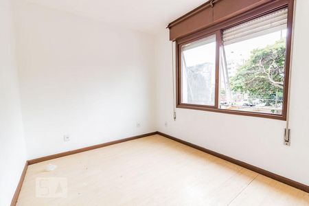 Dormitório de apartamento à venda com 1 quarto, 45m² em Azenha, Porto Alegre