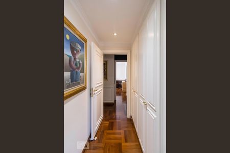 Apartamento à venda com 300m², 4 quartos e 4 vagasCorredor