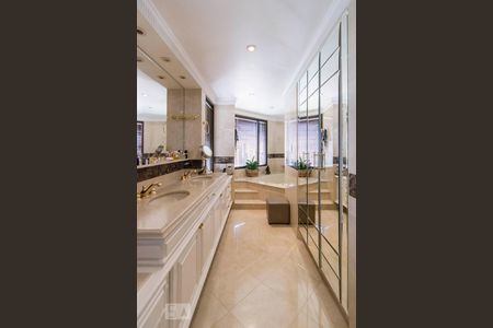 Apartamento à venda com 300m², 4 quartos e 4 vagasSuíte 4 Banheiro