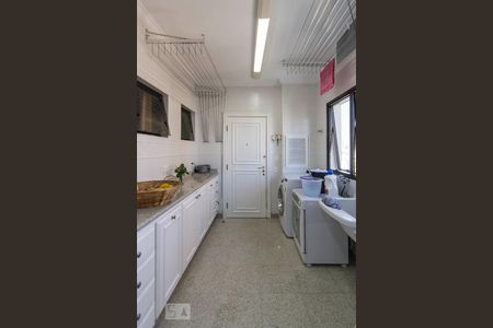 Apartamento à venda com 300m², 4 quartos e 4 vagasLavanderia