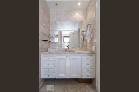 Apartamento à venda com 300m², 4 quartos e 4 vagasBanheiro