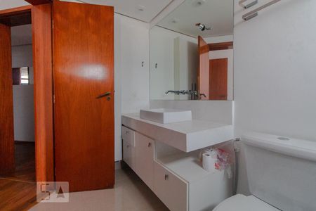 Apartamento à venda com 189m², 4 quartos e 2 vagasBanheiro do quarto 2