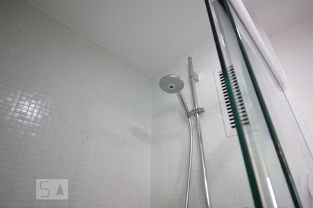 Apartamento à venda com 70m², 1 quarto e 1 vagaChuveiro