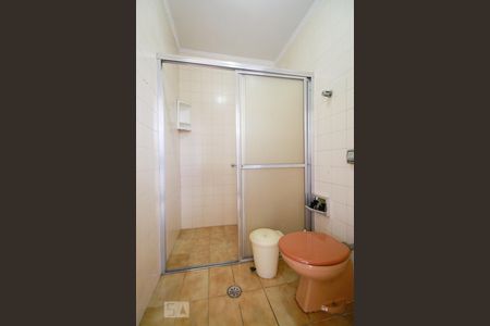 Casa à venda com 300m², 4 quartos e 4 vagas Casa à venda com 300m², 4 quartos e 4 vagasBanheiro de serviço