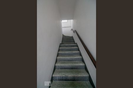 Casa à venda com 300m², 4 quartos e 4 vagas Casa à venda com 300m², 4 quartos e 4 vagasEscada de entrada