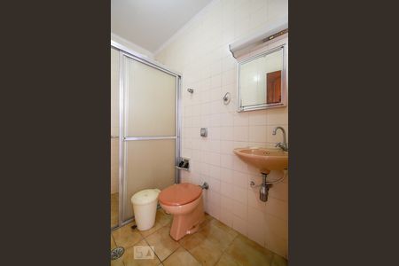 Casa à venda com 300m², 4 quartos e 4 vagas Casa à venda com 300m², 4 quartos e 4 vagasBanheiro de serviço