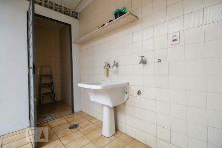 Casa à venda com 300m², 4 quartos e 4 vagas Casa à venda com 300m², 4 quartos e 4 vagasÁrea de serviço