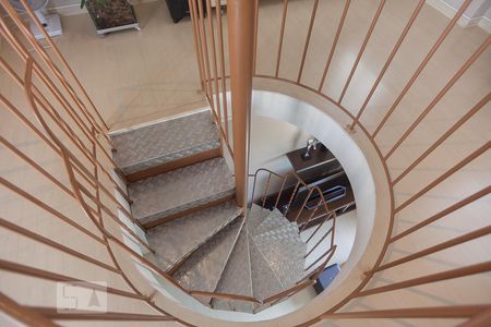 Apartamento para alugar com 135m², 3 quartos e 2 vagasEscada