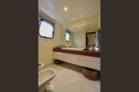 Apartamento para alugar com 320m², 3 quartos e 4 vagas Apartamento para alugar com 320m², 3 quartos e 4 vagasBanheiro 02 Suíte 01