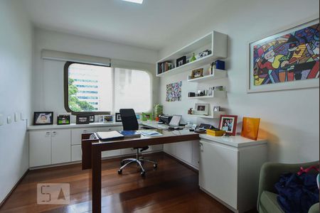 Apartamento para alugar com 320m², 3 quartos e 4 vagas Apartamento para alugar com 320m², 3 quartos e 4 vagasEscritório