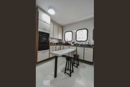 Apartamento para alugar com 320m², 3 quartos e 4 vagas Apartamento para alugar com 320m², 3 quartos e 4 vagasCozinha