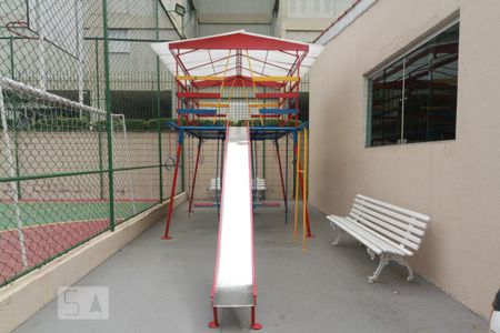 Apartamento para alugar com 80m², 2 quartos e 1 vaga Apartamento para alugar com 80m², 2 quartos e 1 vagaÁrea Comum - Playground