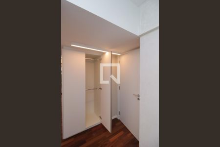 Apartamento para alugar com 130m², 2 quartos e 1 vagaCloset da suíte