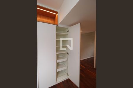Apartamento para alugar com 130m², 2 quartos e 1 vagaCloset da suíte