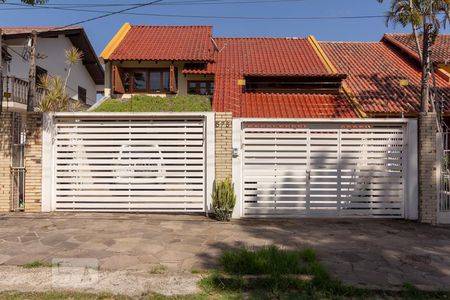 Fachada de casa à venda com 4 quartos, 350m² em Jardim Itu Sabará, Porto Alegre